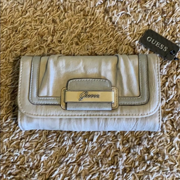 Guess wallet - Picture 1 of 6